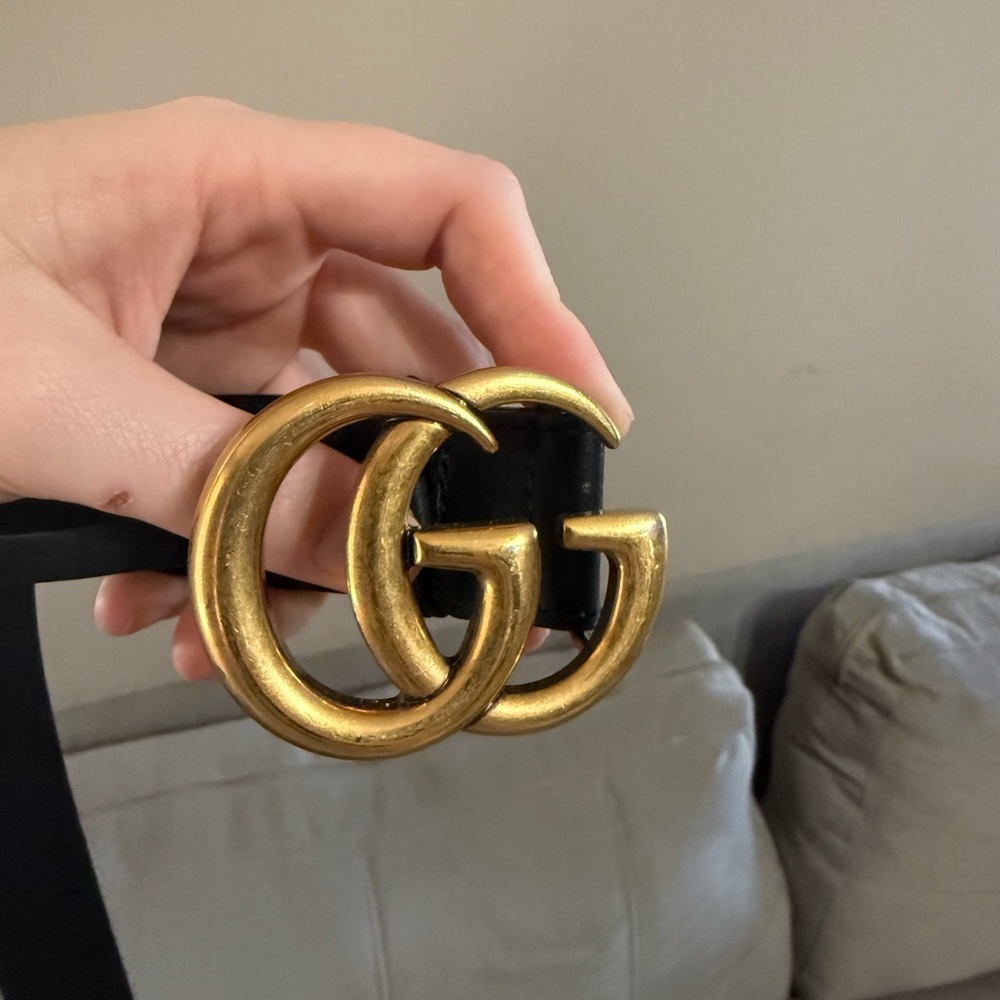 Gucci Women's Belt in Black with Gold GG Buckle - Picture 2 of 4